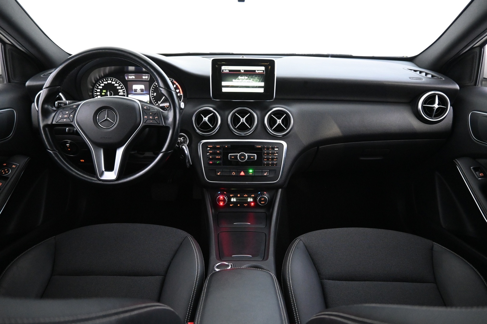MERCEDES-BENZ A 2015