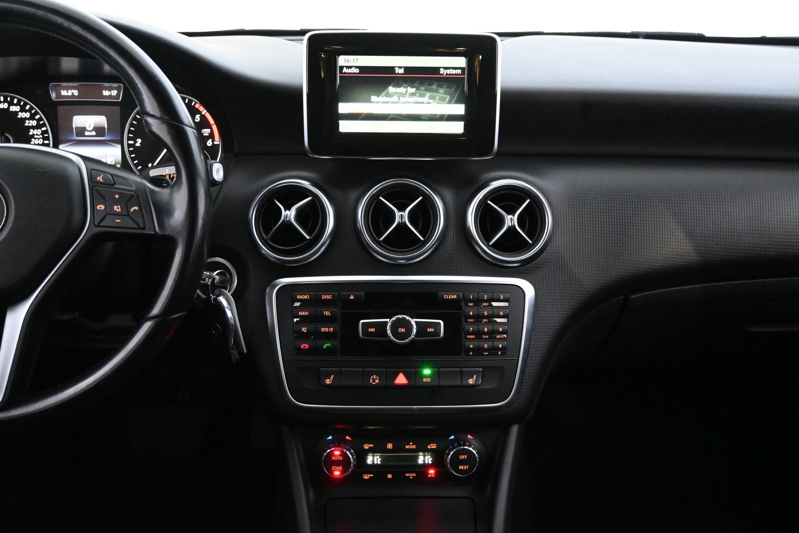 MERCEDES-BENZ A 2015