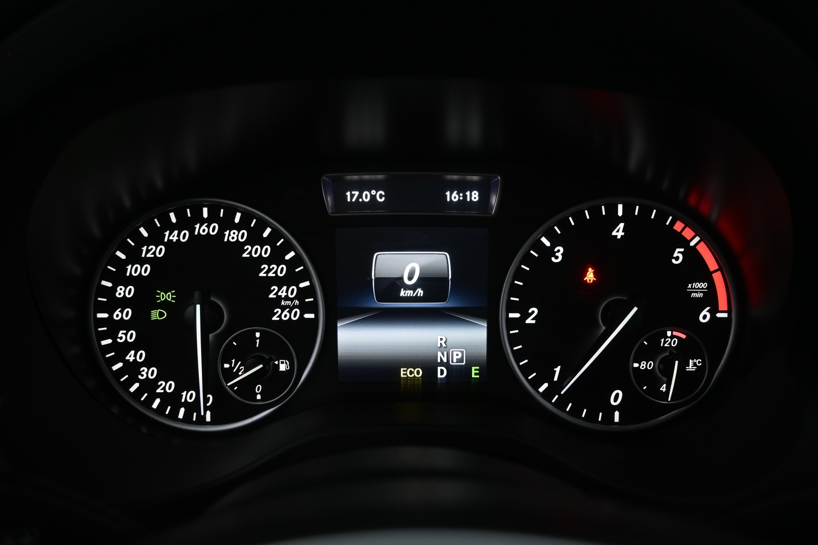 MERCEDES-BENZ A 2015