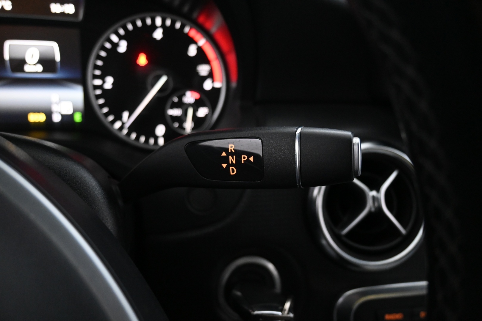 MERCEDES-BENZ A 2015