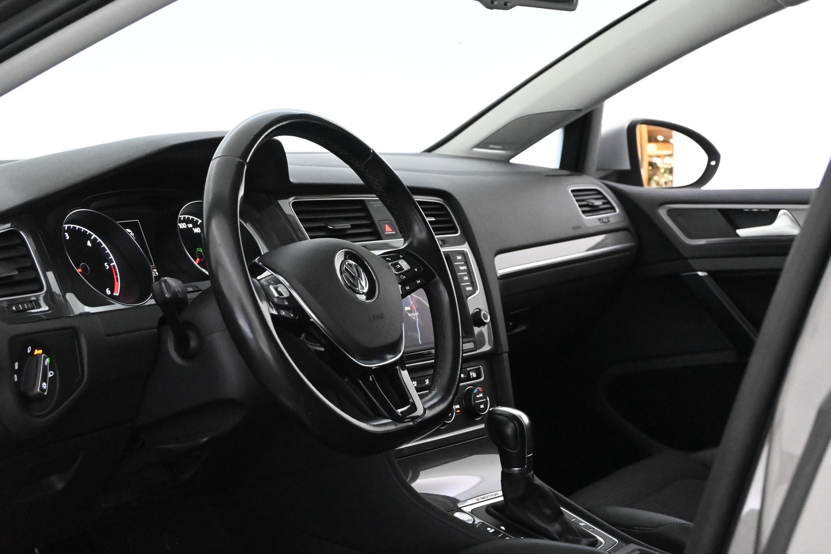 VOLKSWAGEN Golf 2016