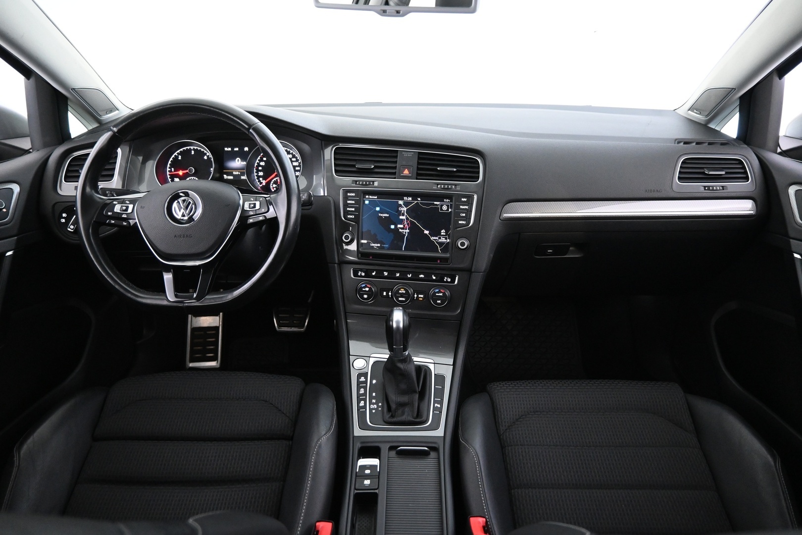 VOLKSWAGEN Golf 2016