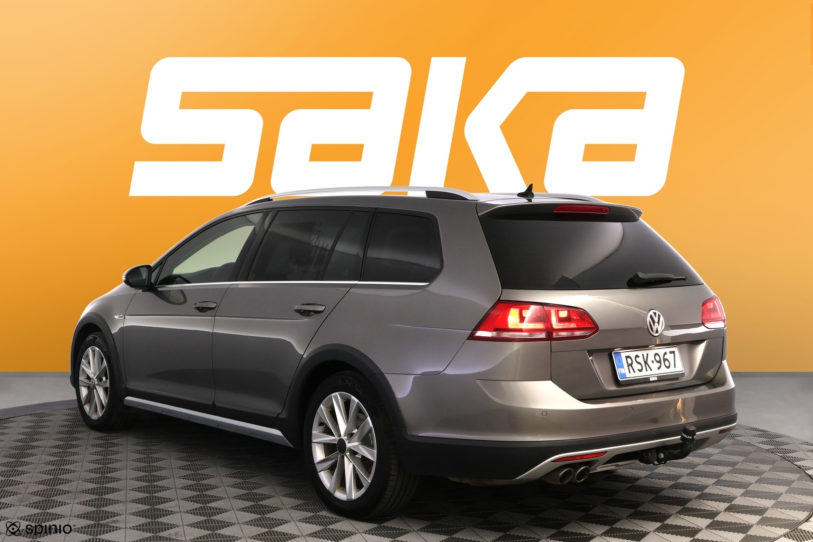 VOLKSWAGEN Golf 2016