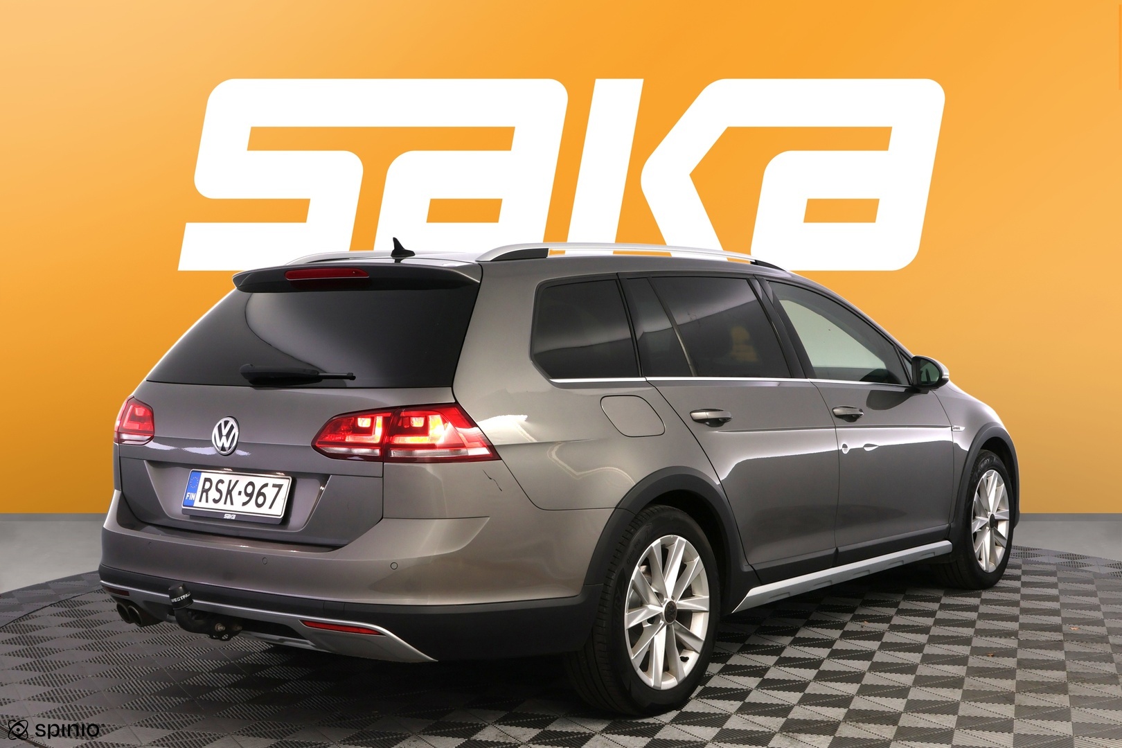 VOLKSWAGEN Golf 2016