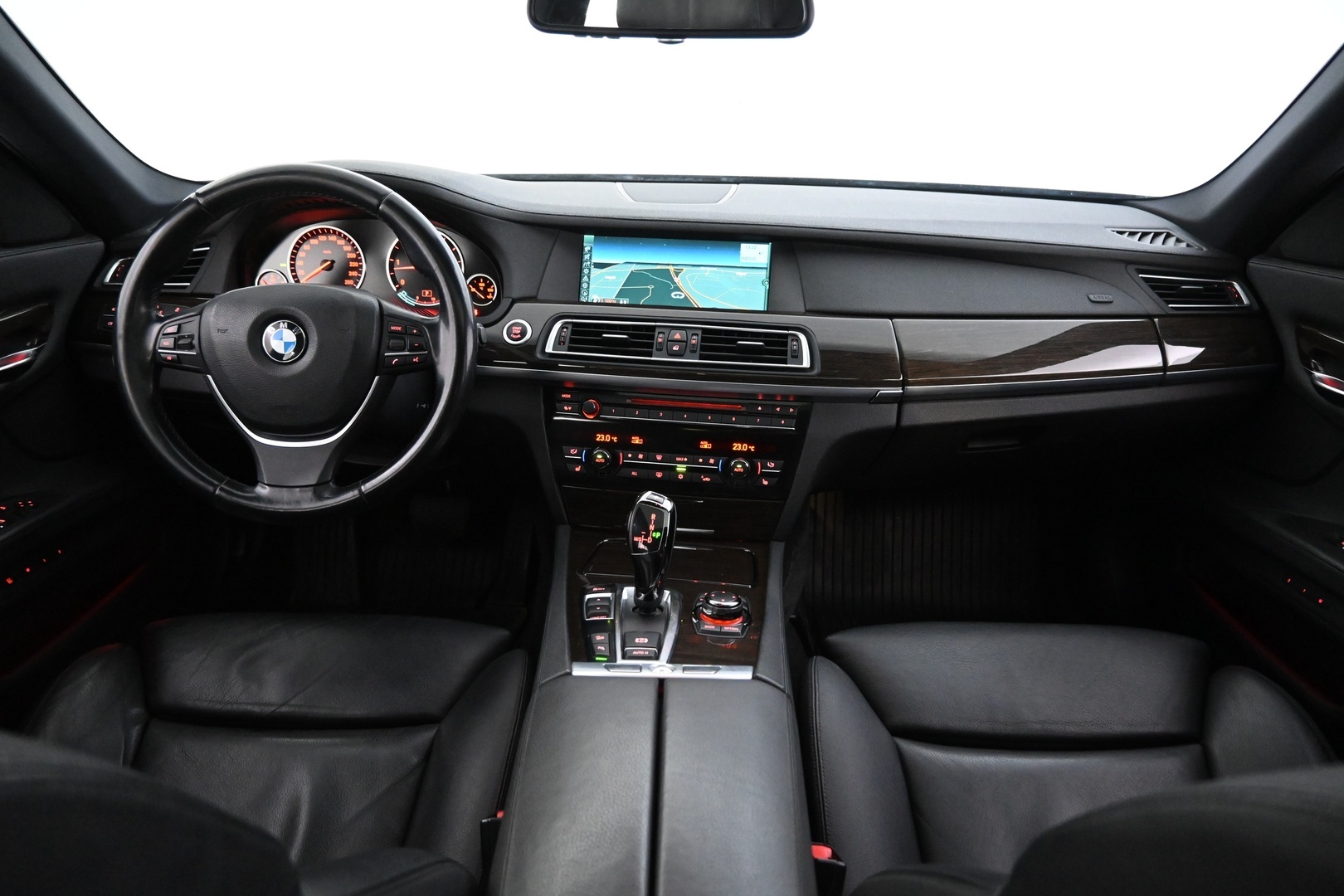 BMW 740 2011
