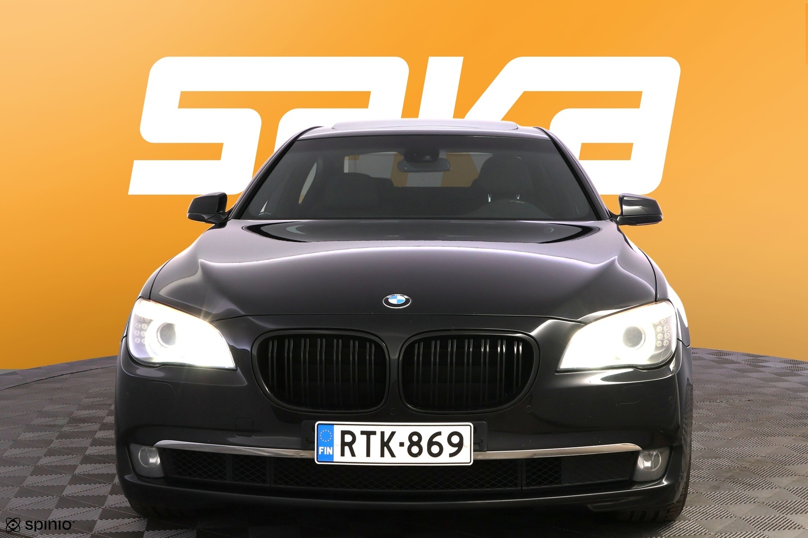 BMW 740 2011