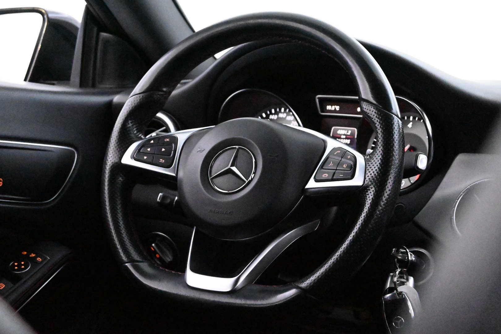 MERCEDES-BENZ CLA 2015