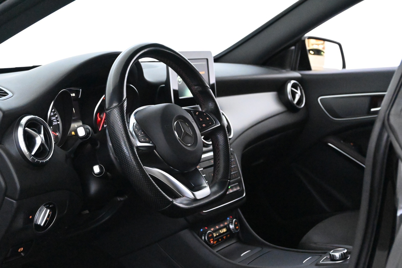 MERCEDES-BENZ CLA 2015