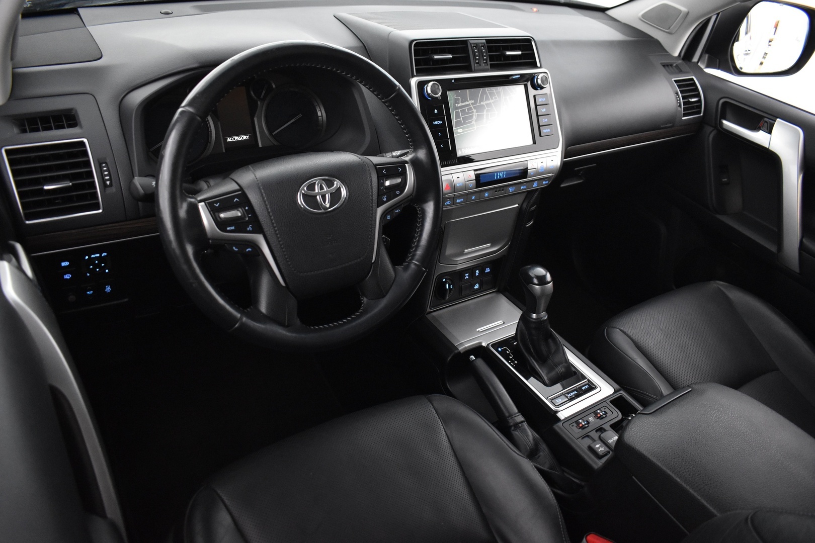 TOYOTA Land Cruiser 2018