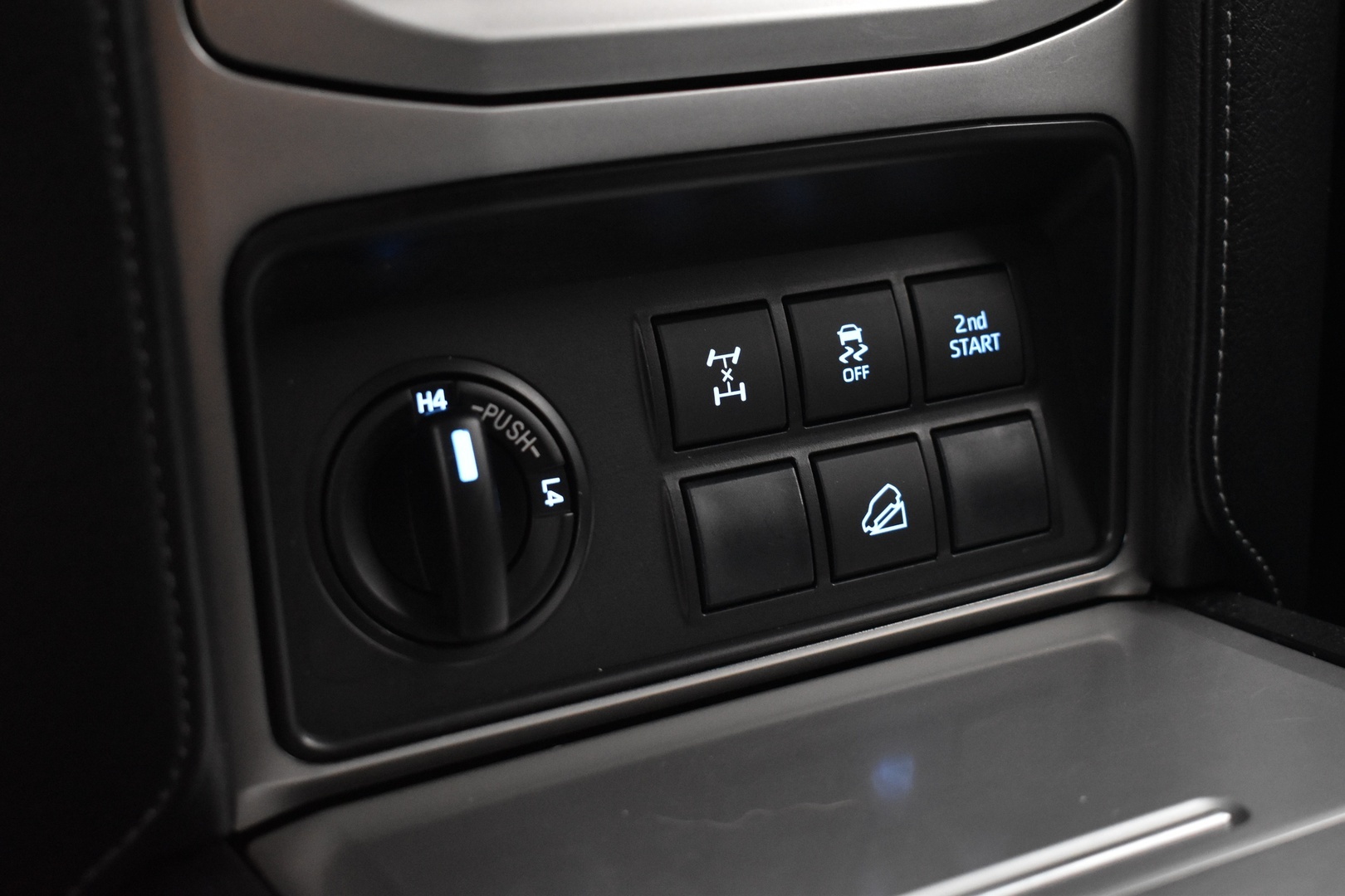 TOYOTA Land Cruiser 2018