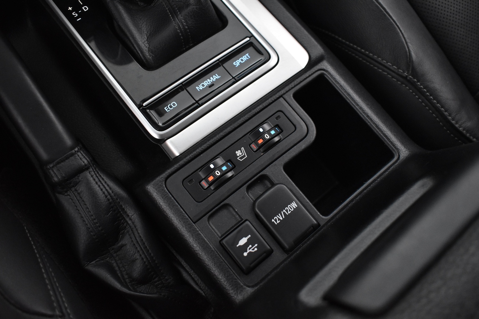 TOYOTA Land Cruiser 2018