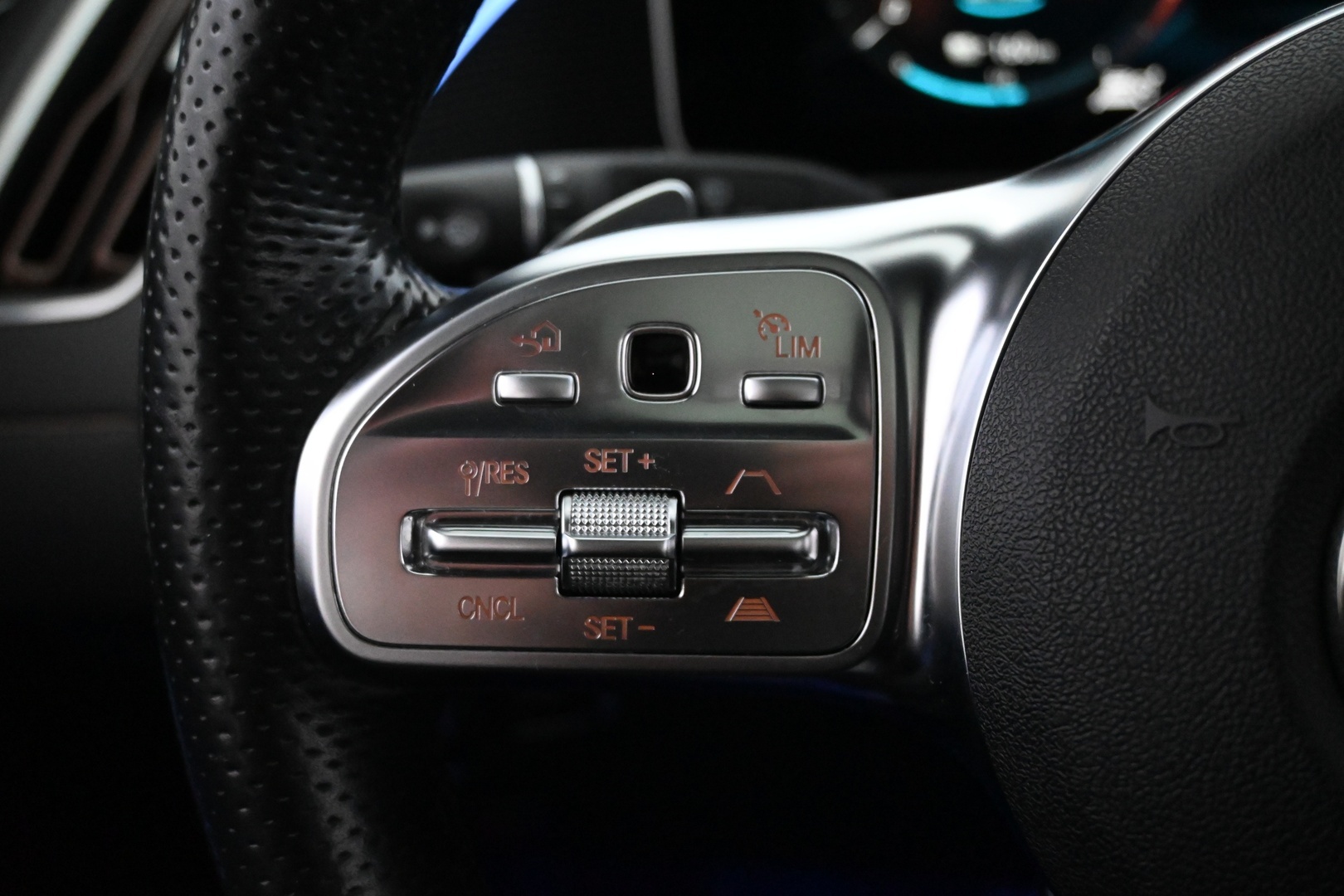 MERCEDES-BENZ EQC 2021