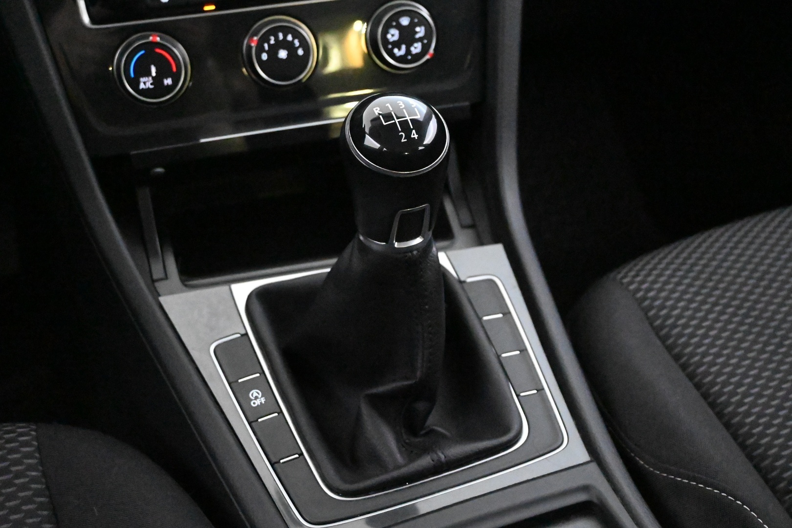 VOLKSWAGEN Golf 2018