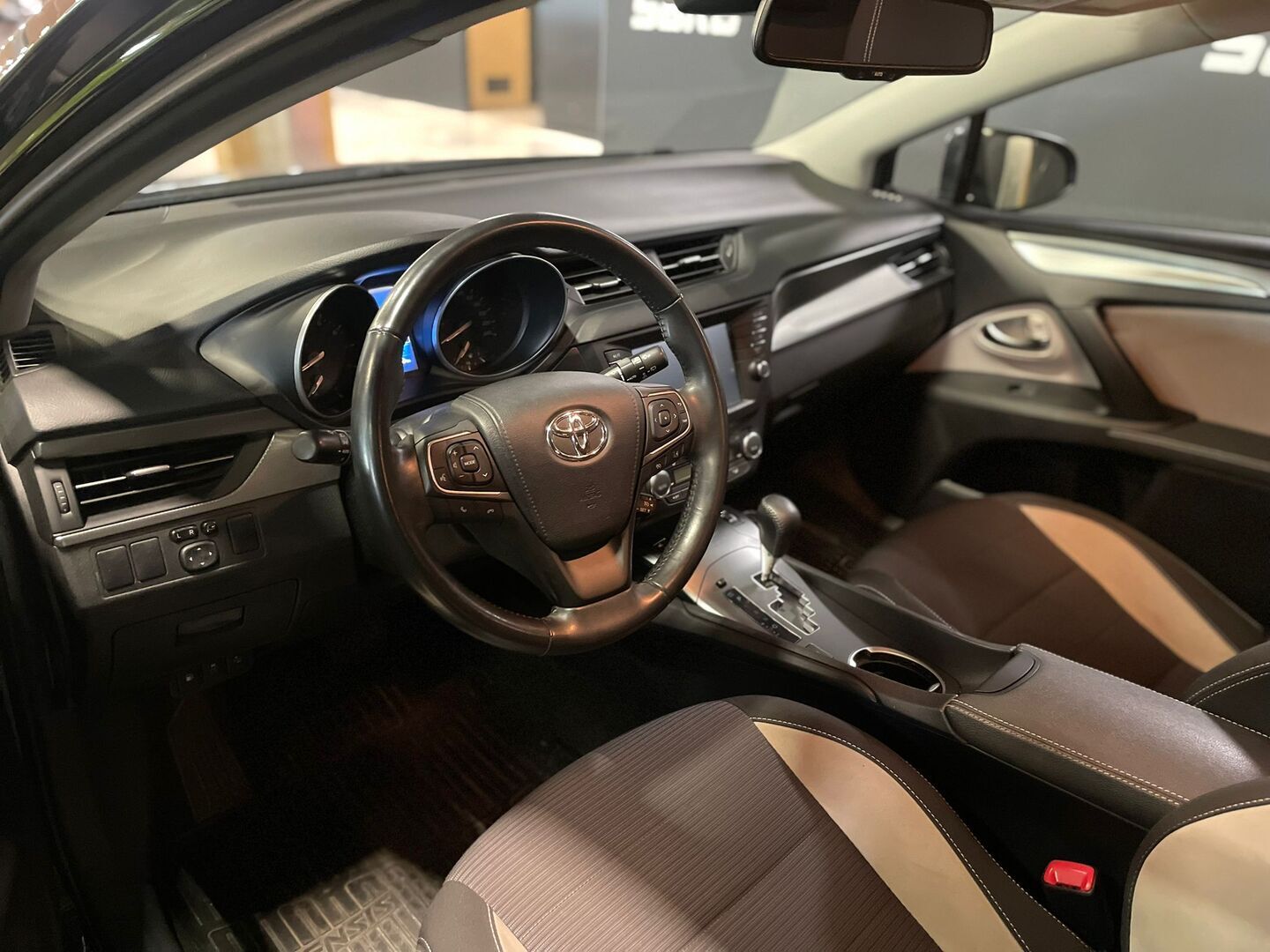 TOYOTA Avensis 2018