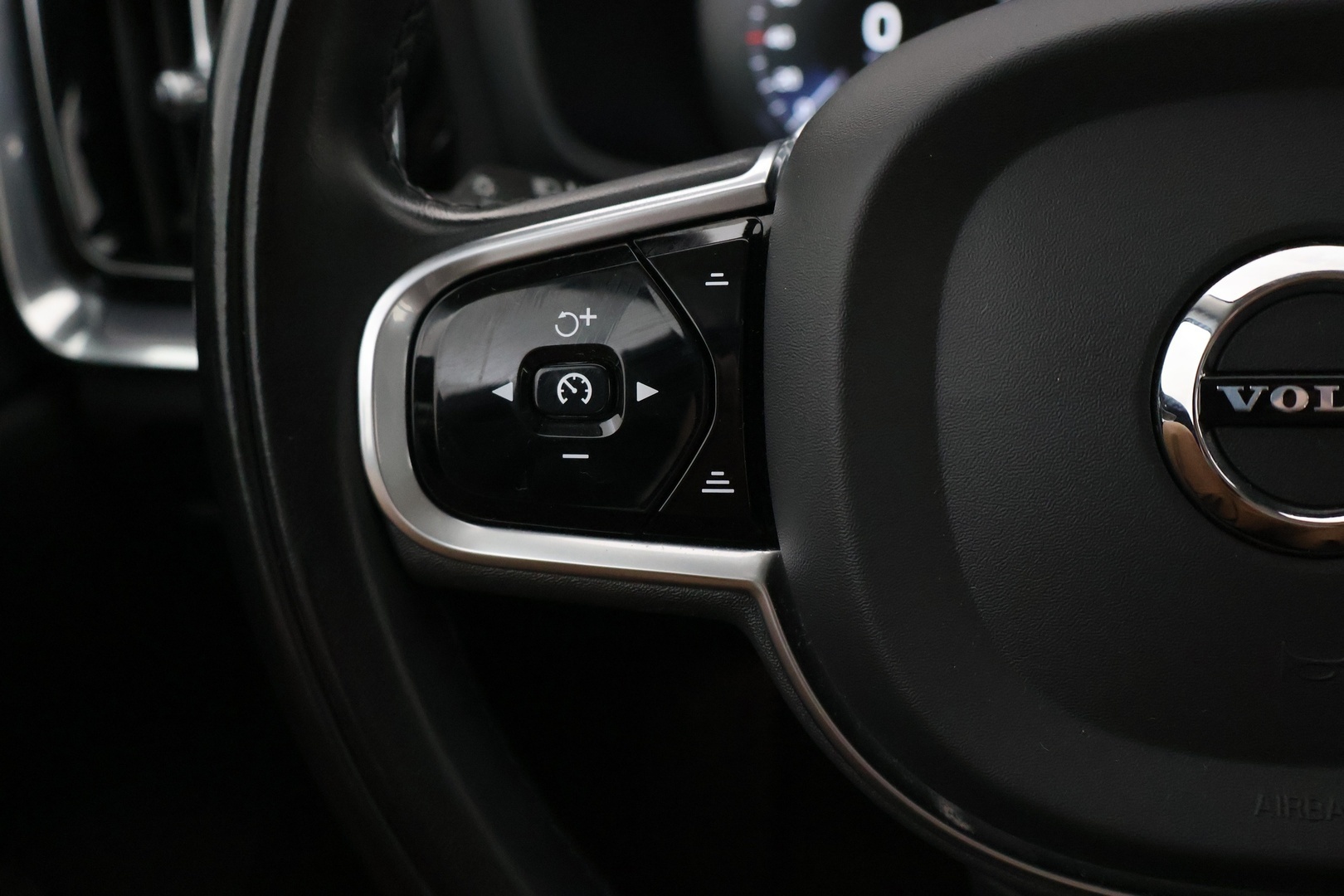 VOLVO V60 2020