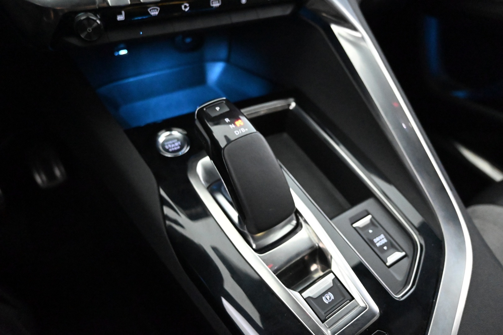 PEUGEOT 3008 2021