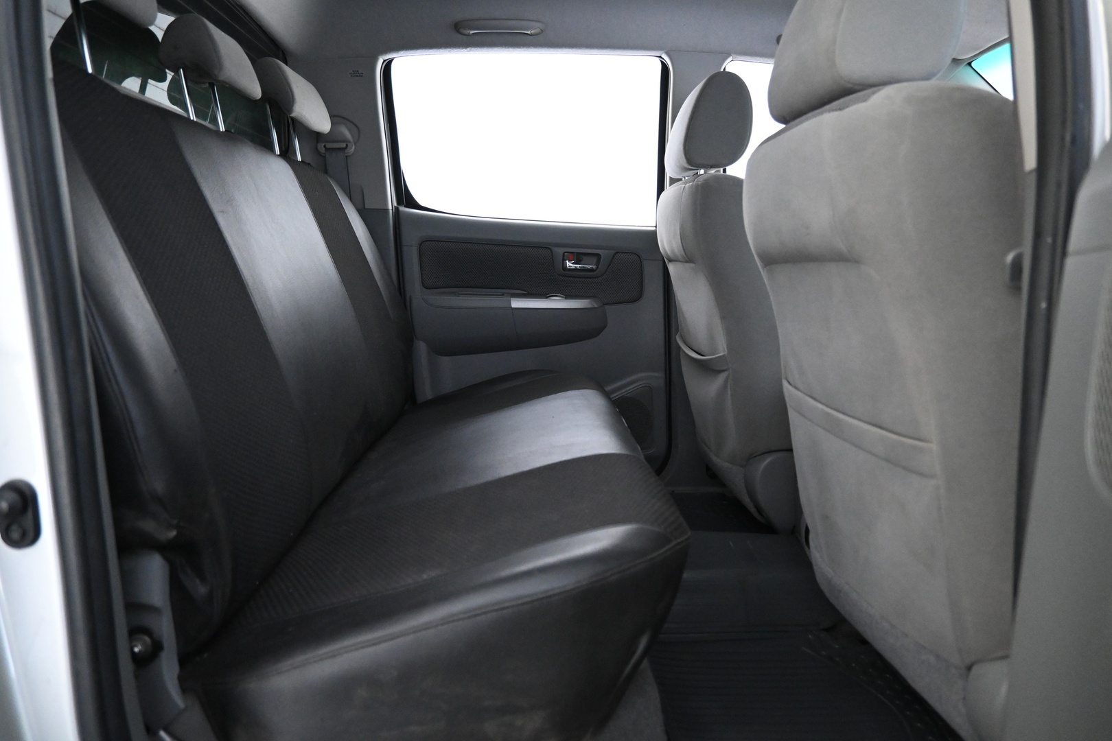 TOYOTA Hilux 2011
