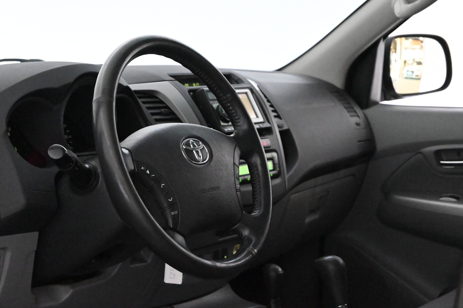 TOYOTA Hilux 2011