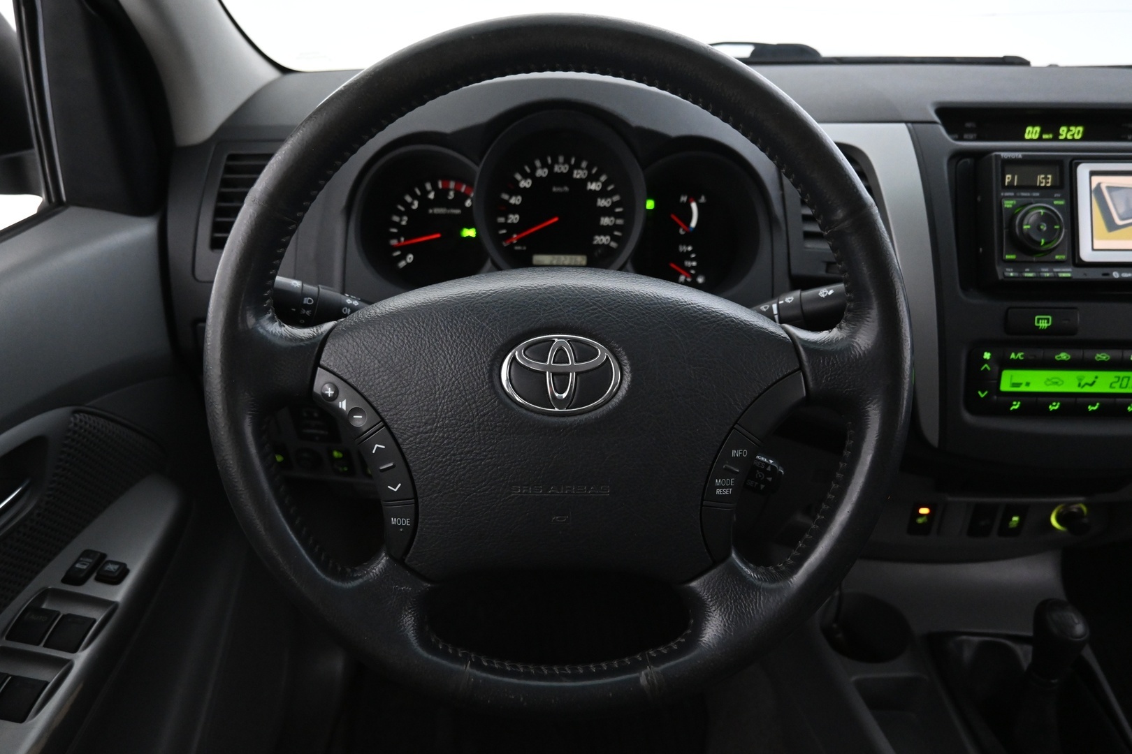 TOYOTA Hilux 2011