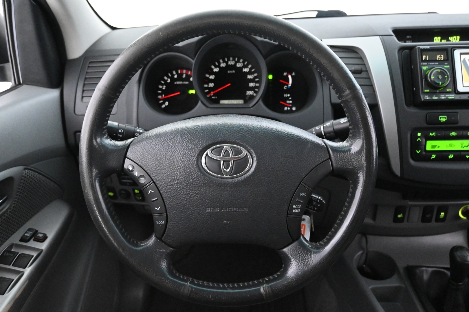 TOYOTA Hilux 2011