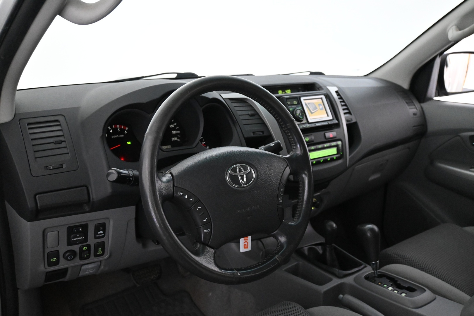 TOYOTA Hilux 2011