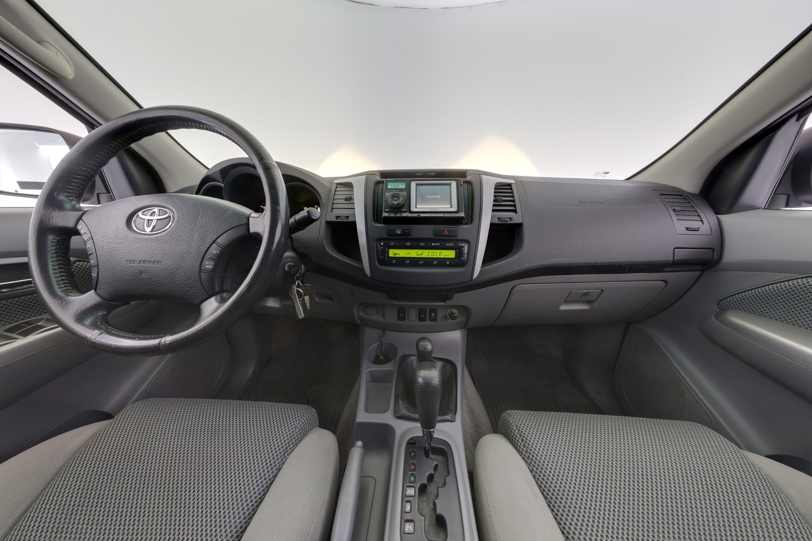 TOYOTA Hilux 2011