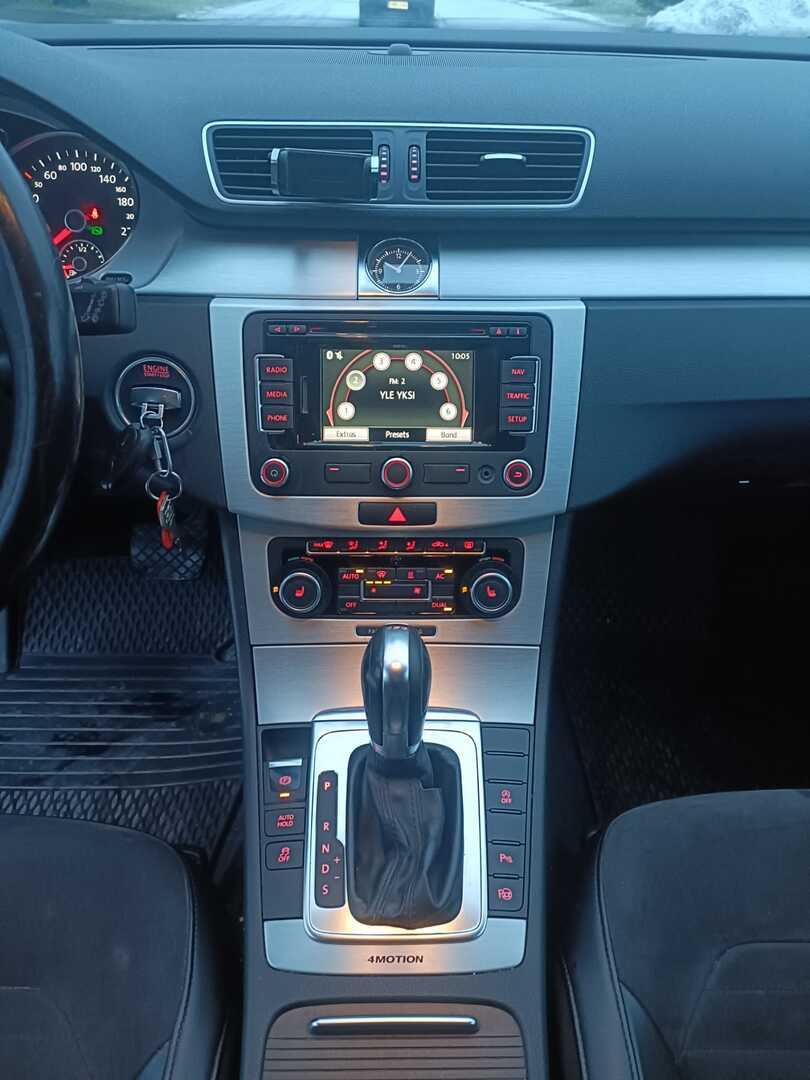 VOLKSWAGEN Passat 2012