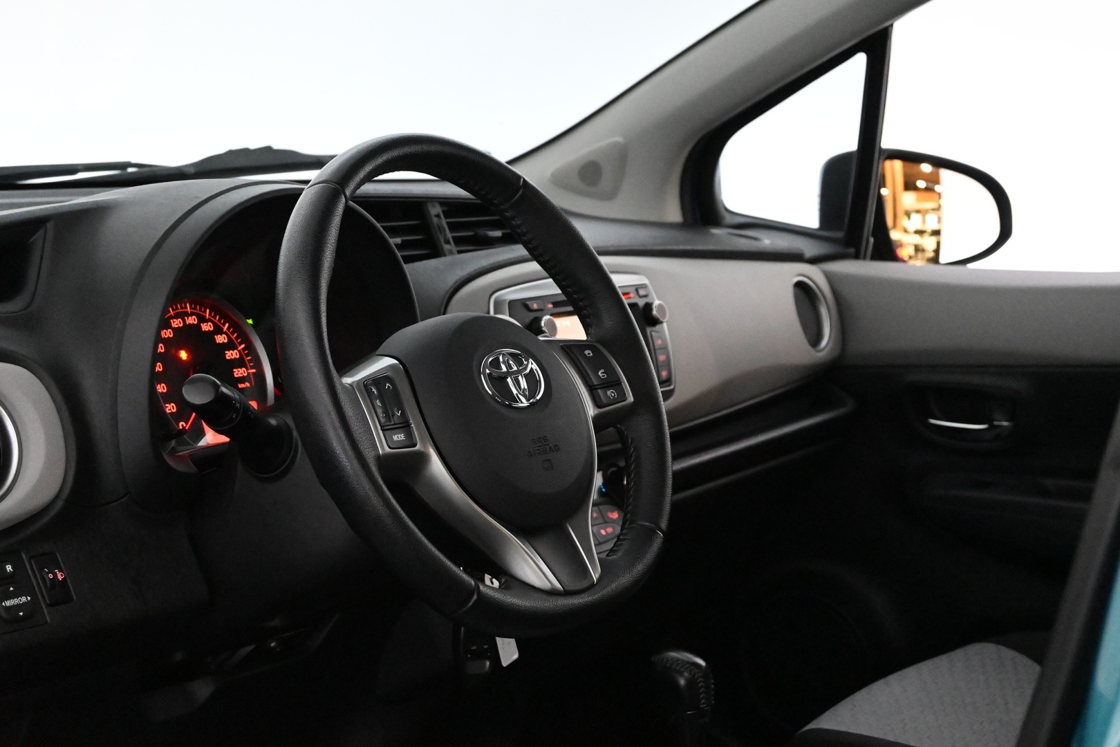TOYOTA Yaris 2012