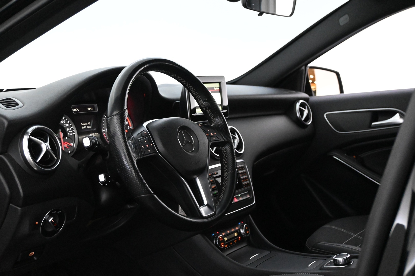 MERCEDES-BENZ A 2015