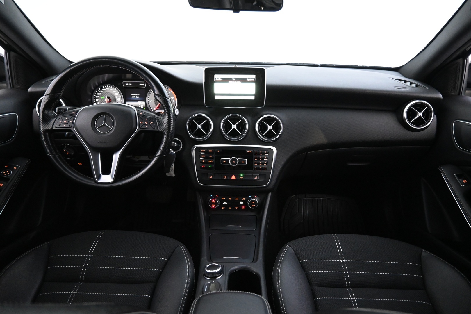 MERCEDES-BENZ A 2015