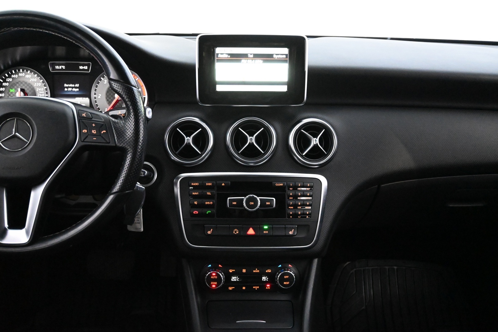 MERCEDES-BENZ A 2015