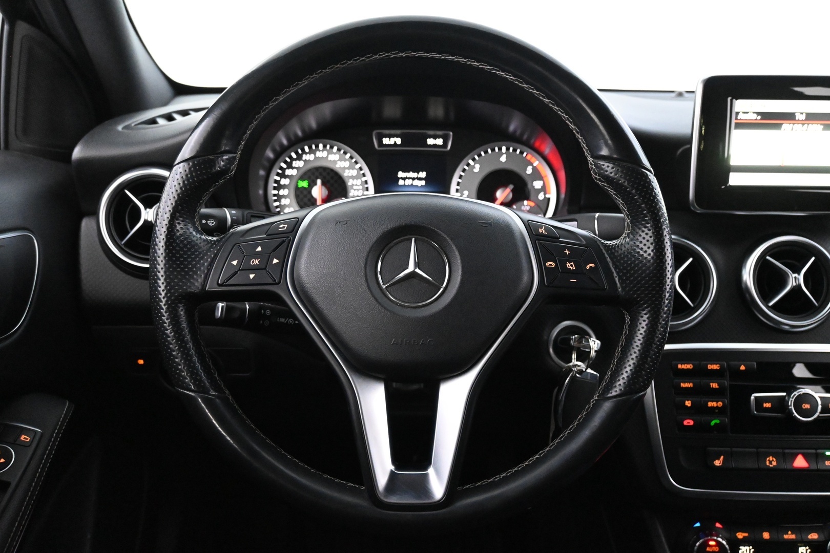 MERCEDES-BENZ A 2015
