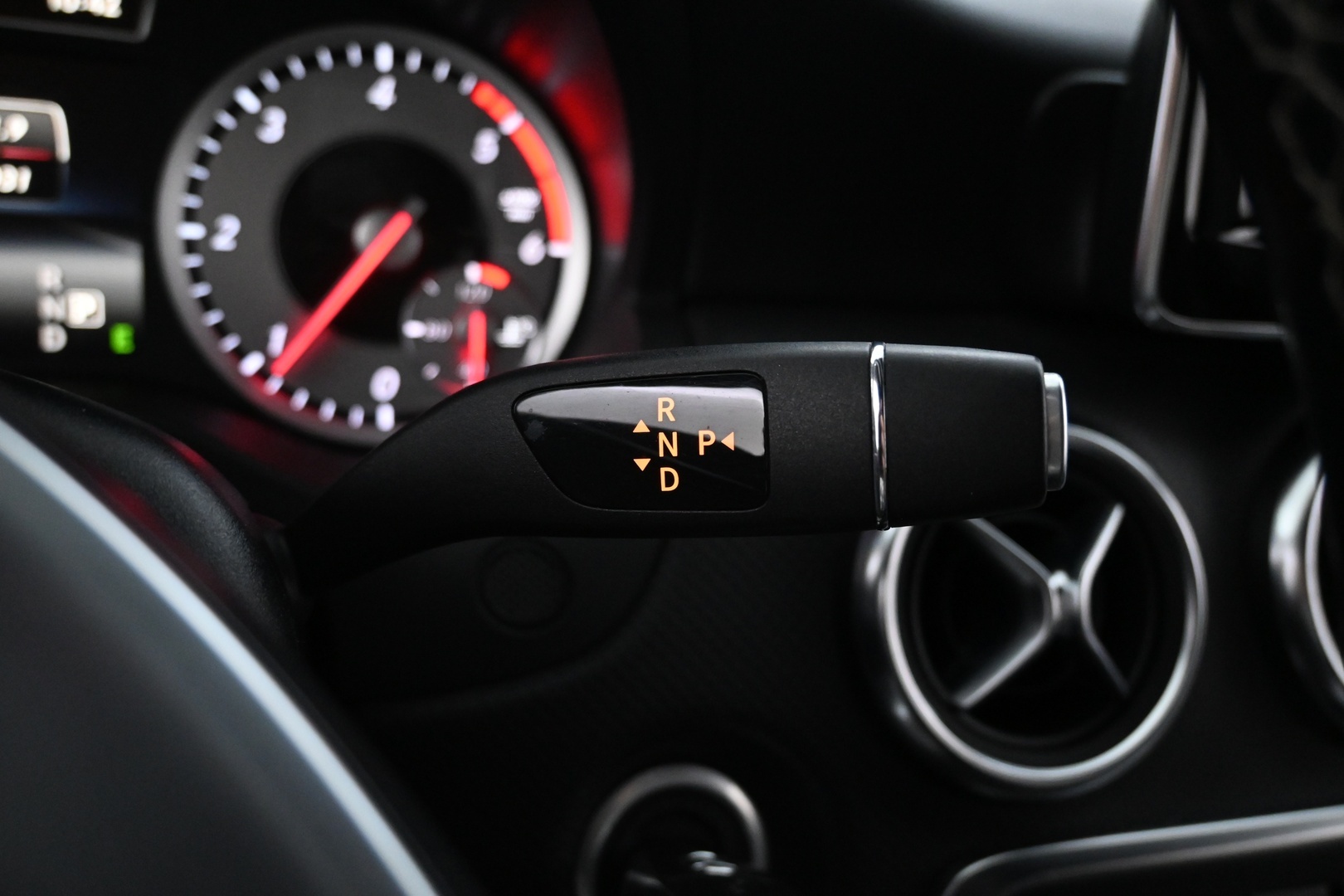 MERCEDES-BENZ A 2015
