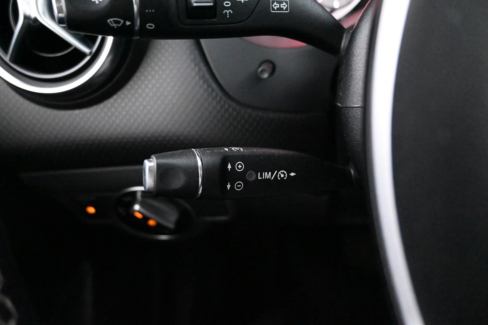 MERCEDES-BENZ A 2015