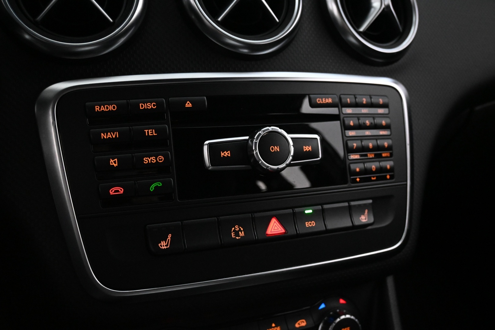 MERCEDES-BENZ A 2015