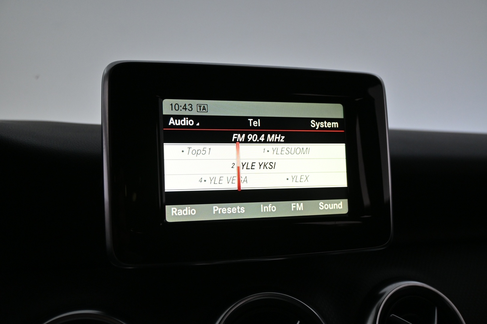 MERCEDES-BENZ A 2015