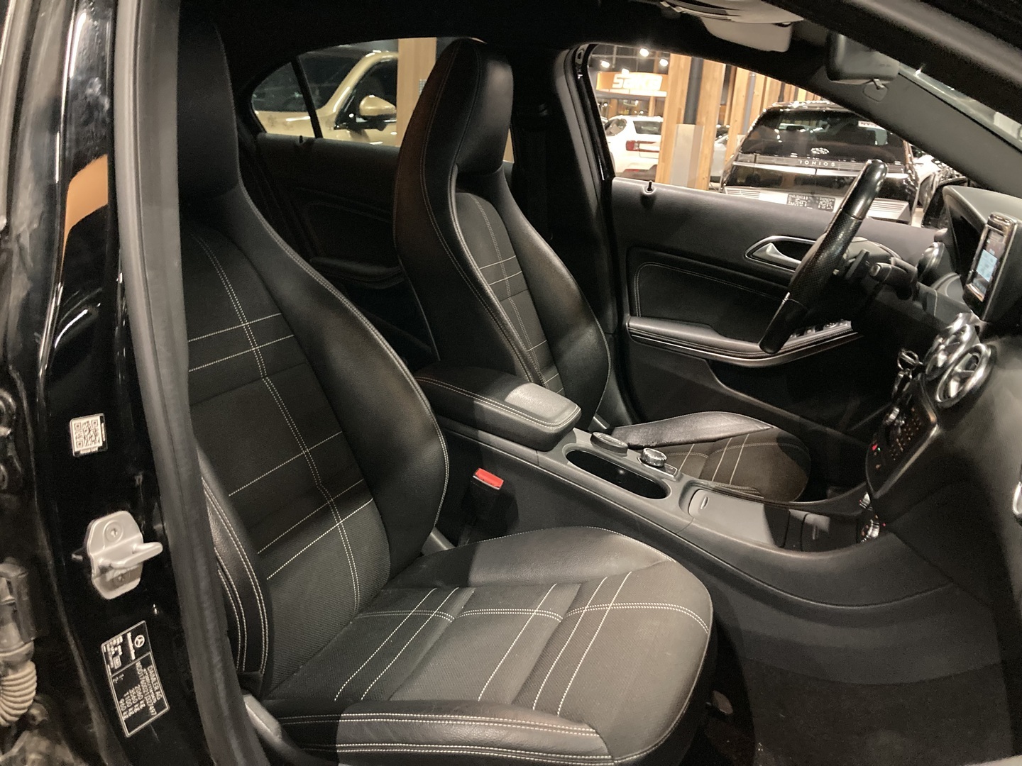 MERCEDES-BENZ A 2015