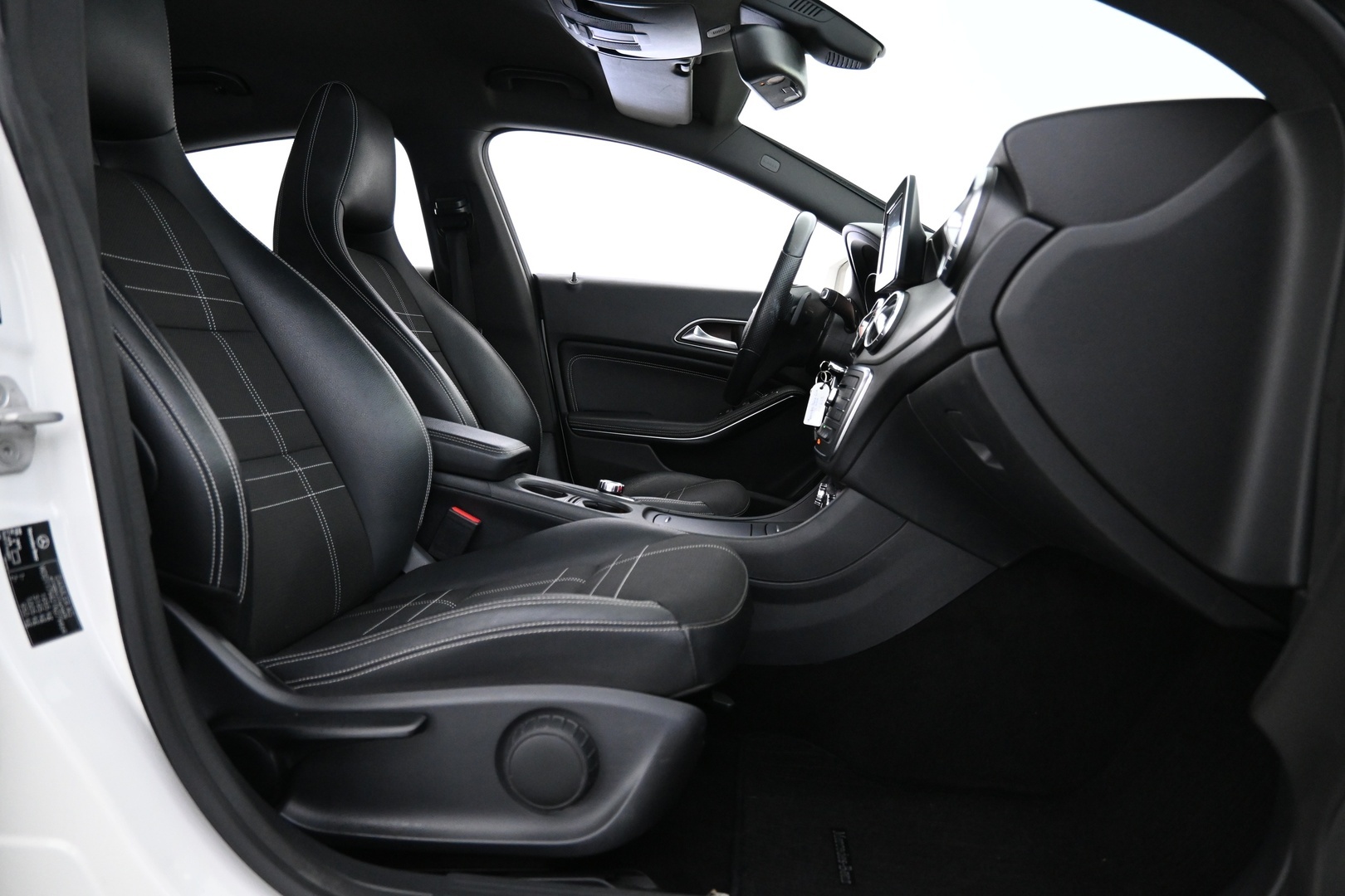 MERCEDES-BENZ CLA 2015