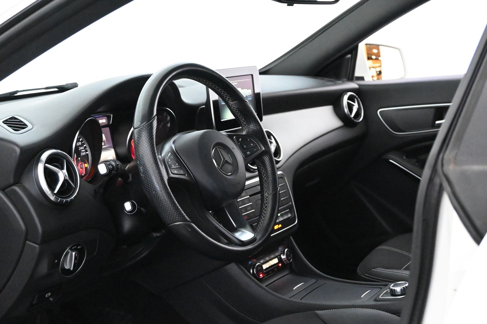 MERCEDES-BENZ CLA 2015