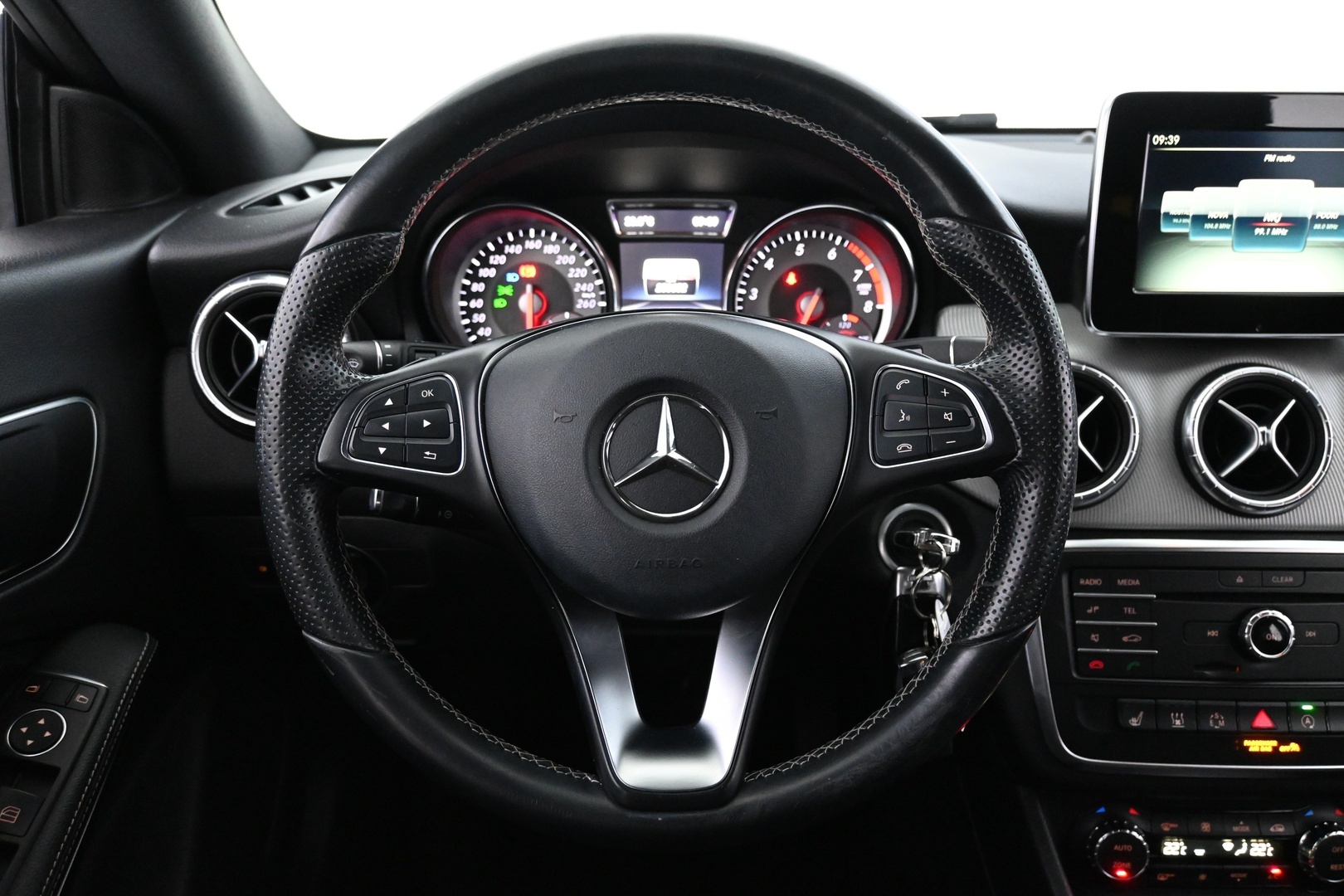 MERCEDES-BENZ CLA 2015