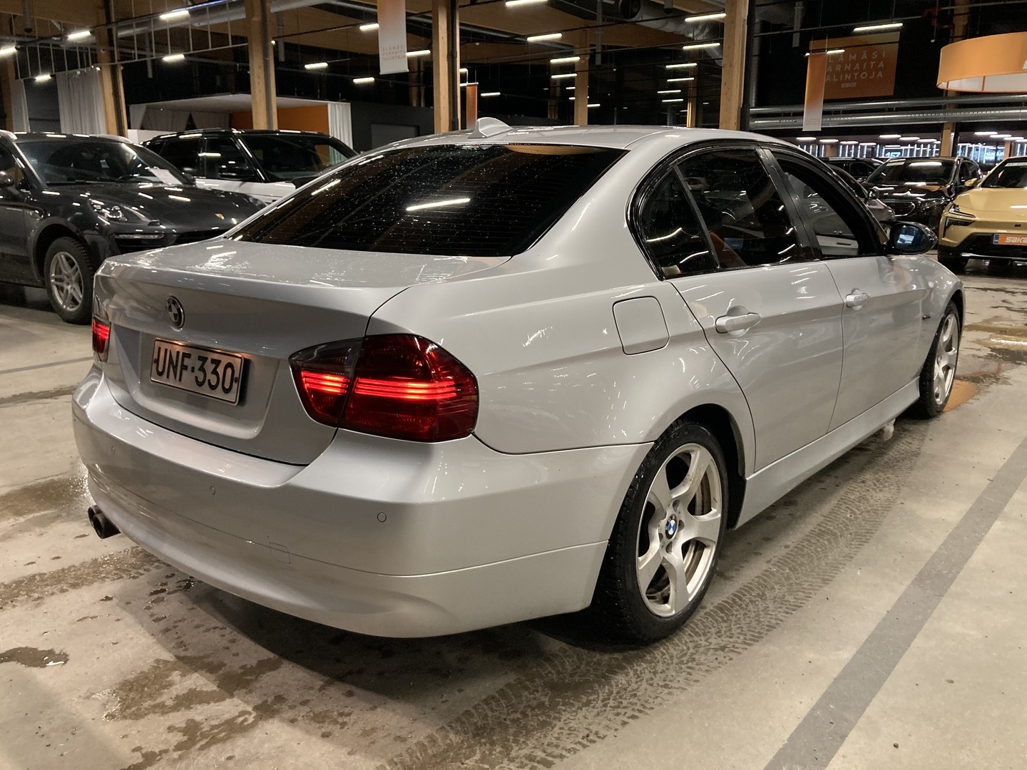 BMW 330 2006