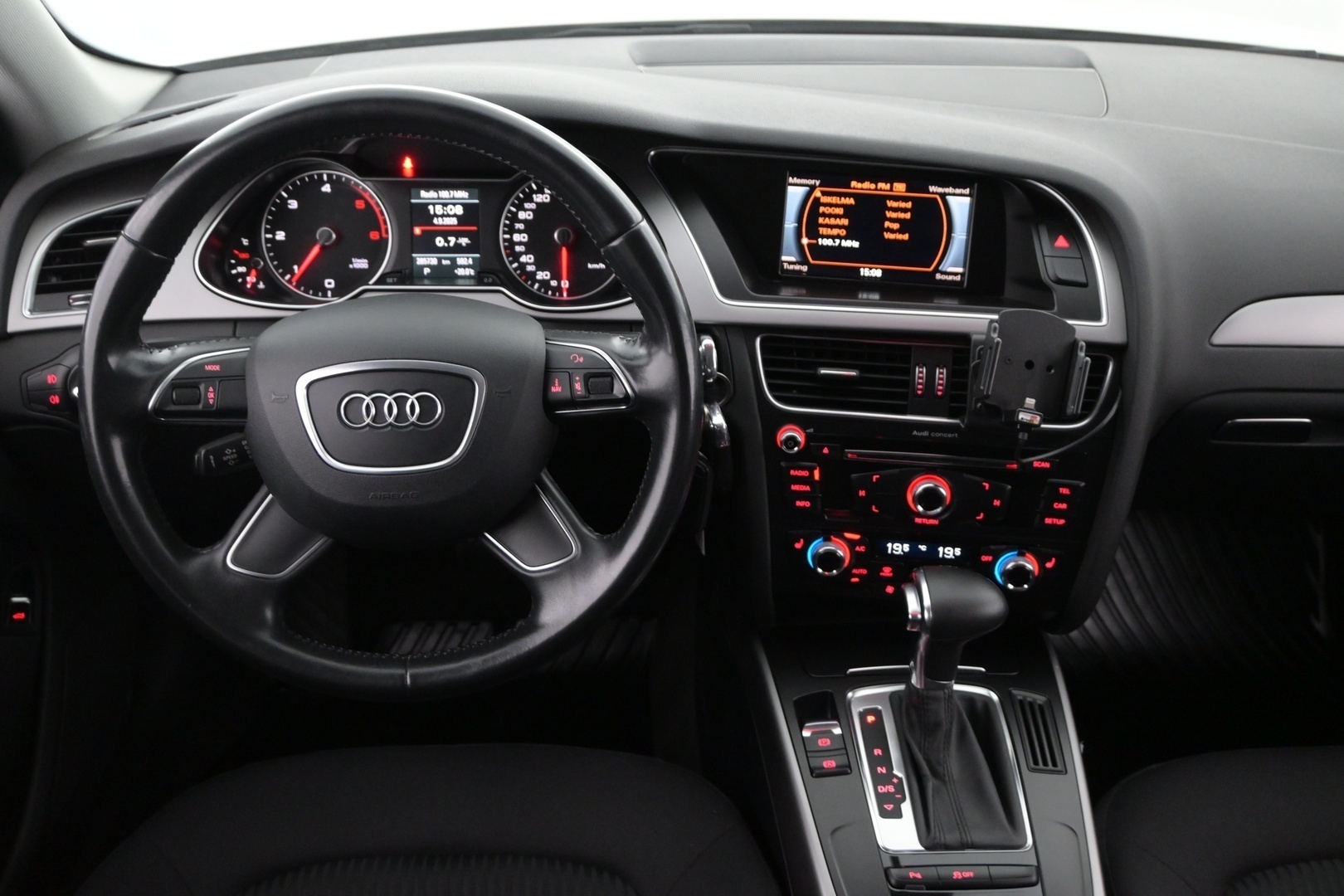 AUDI A4 2015