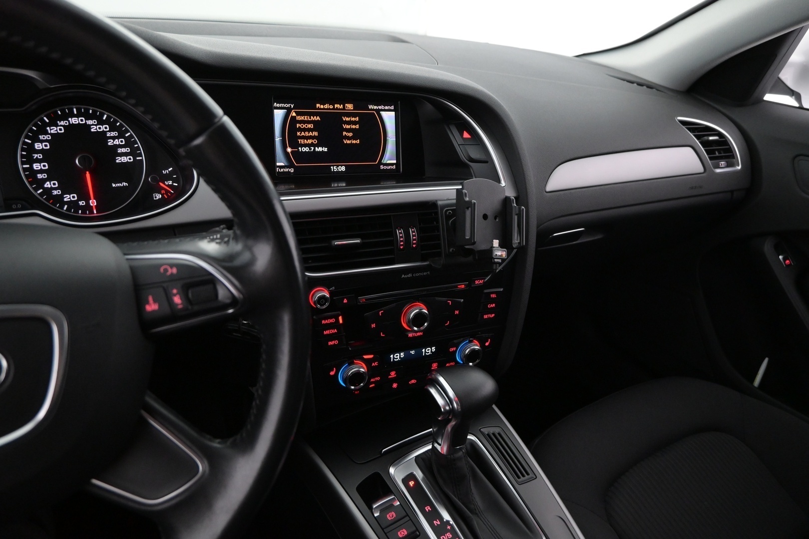AUDI A4 2015