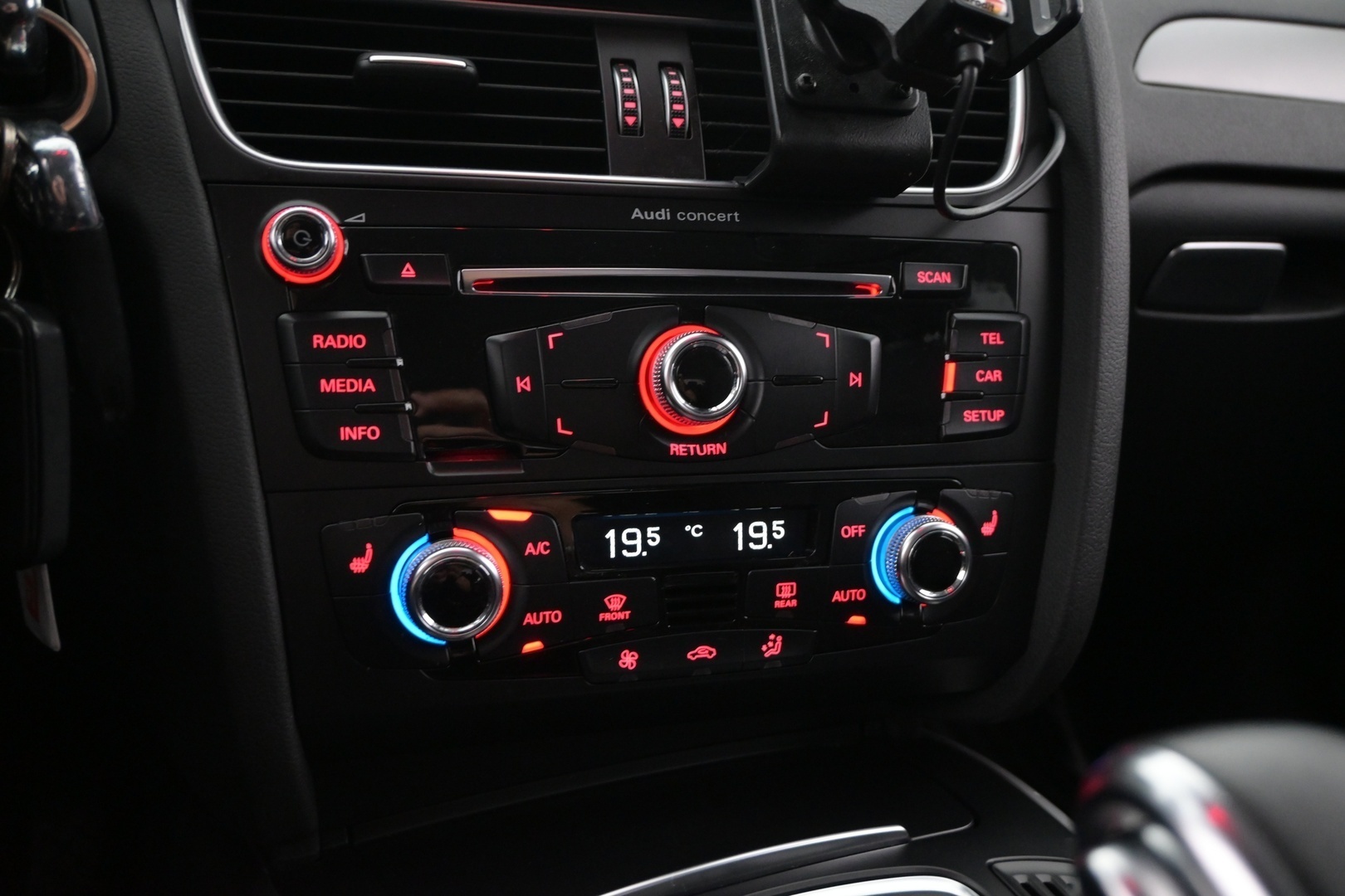 AUDI A4 2015