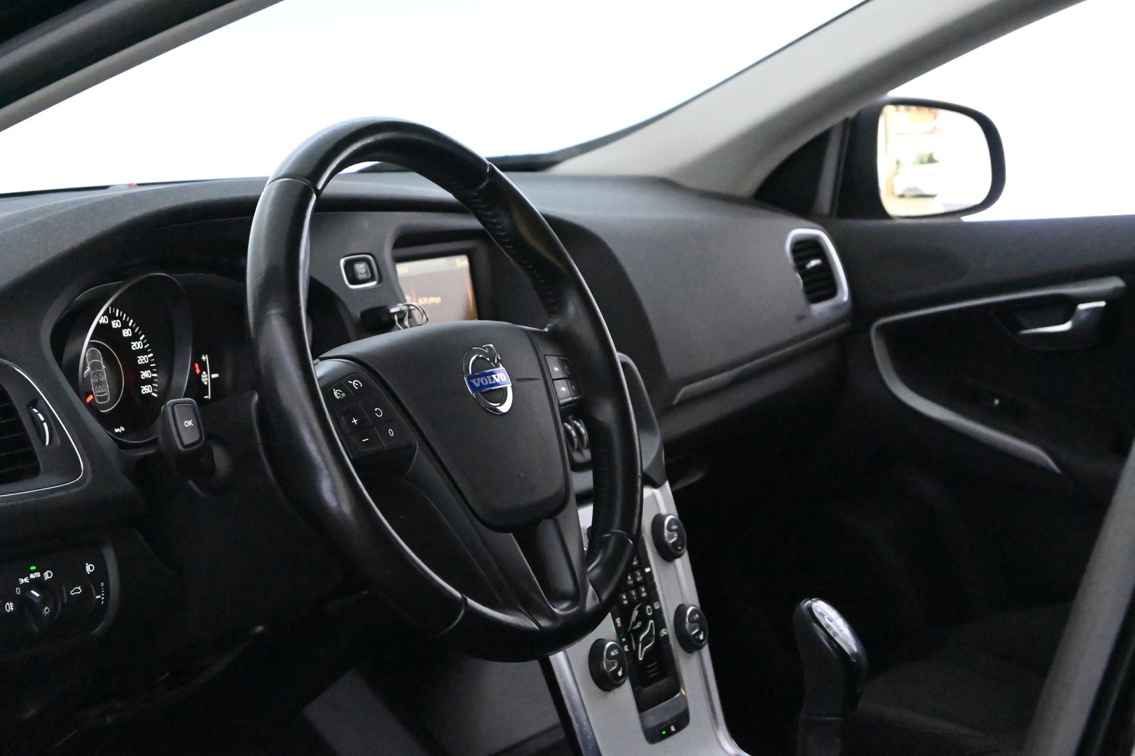 VOLVO V40 2014