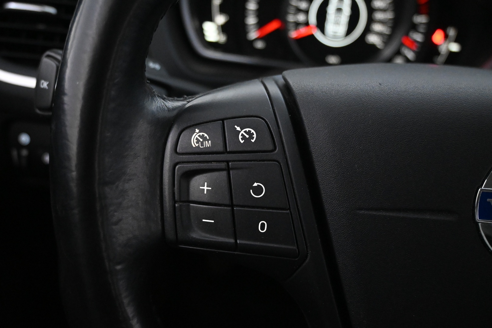 VOLVO V40 2014
