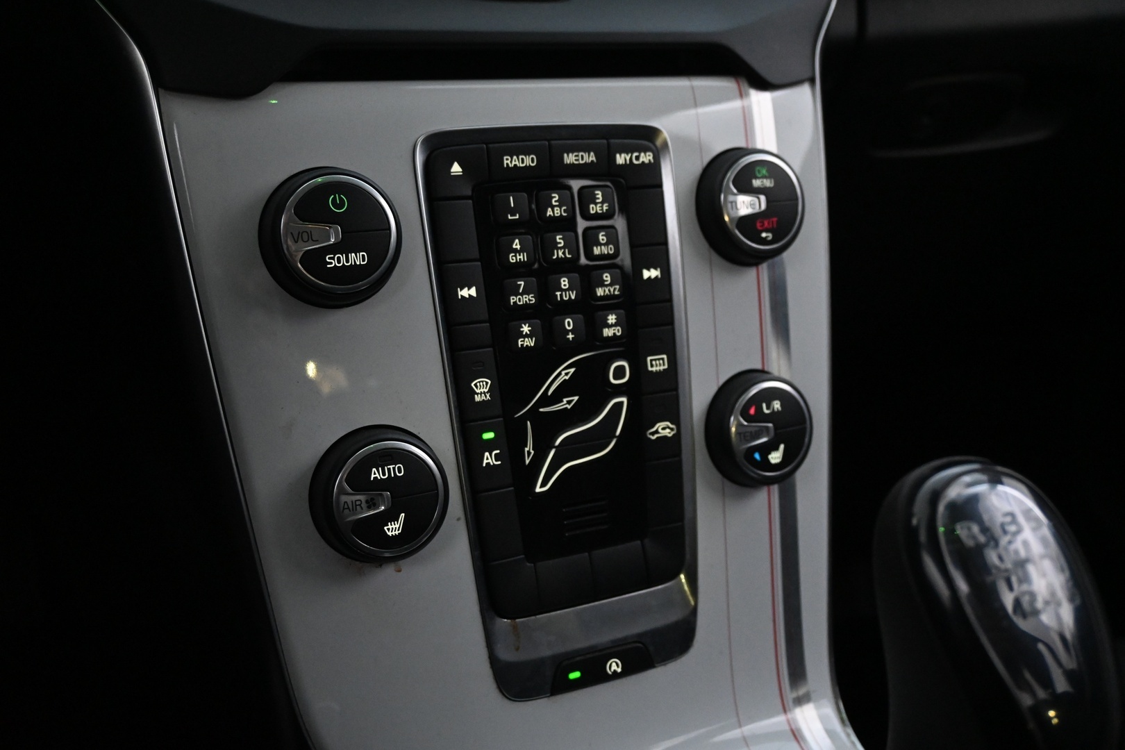 VOLVO V40 2014