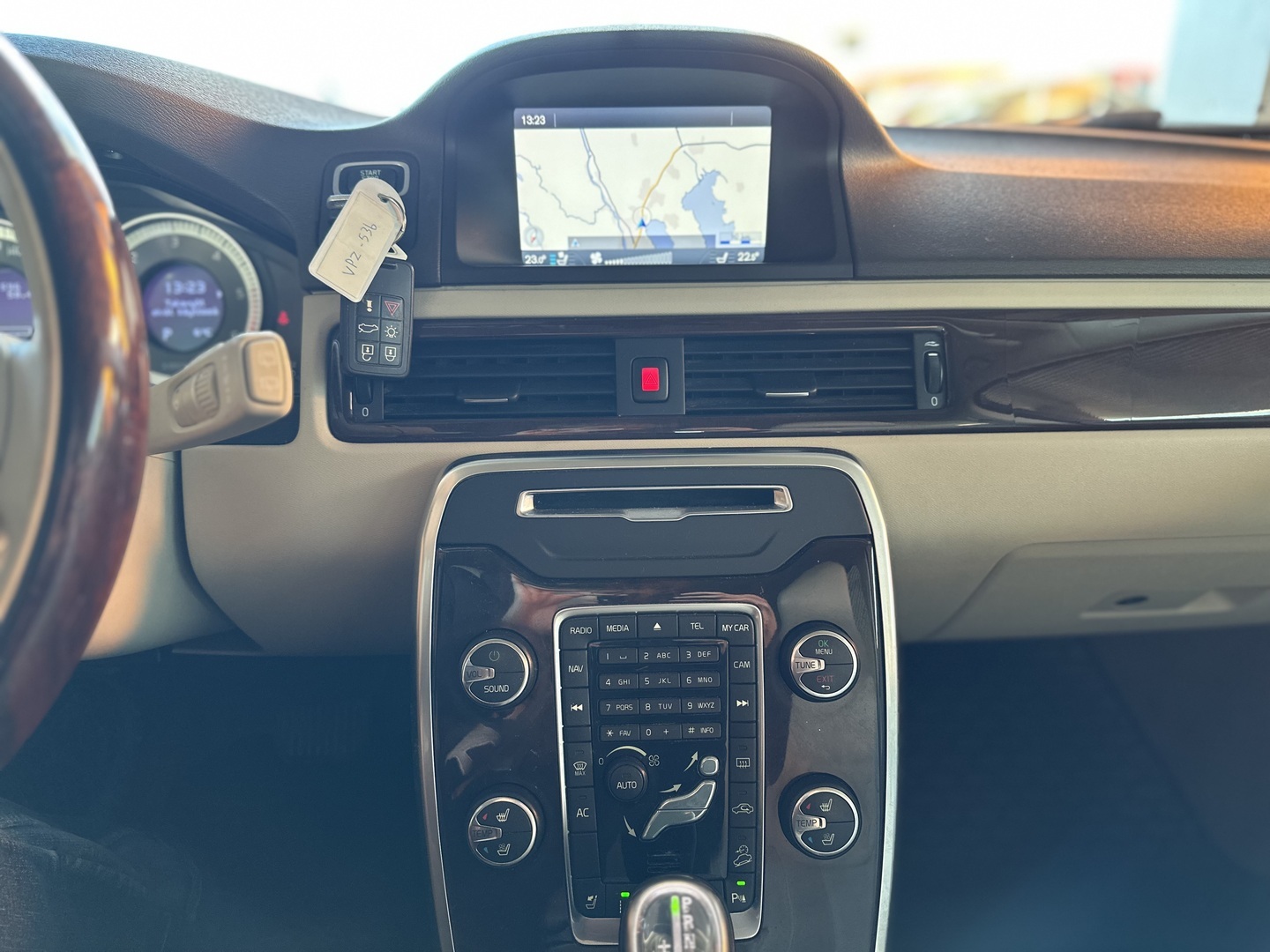 VOLVO XC70 2013