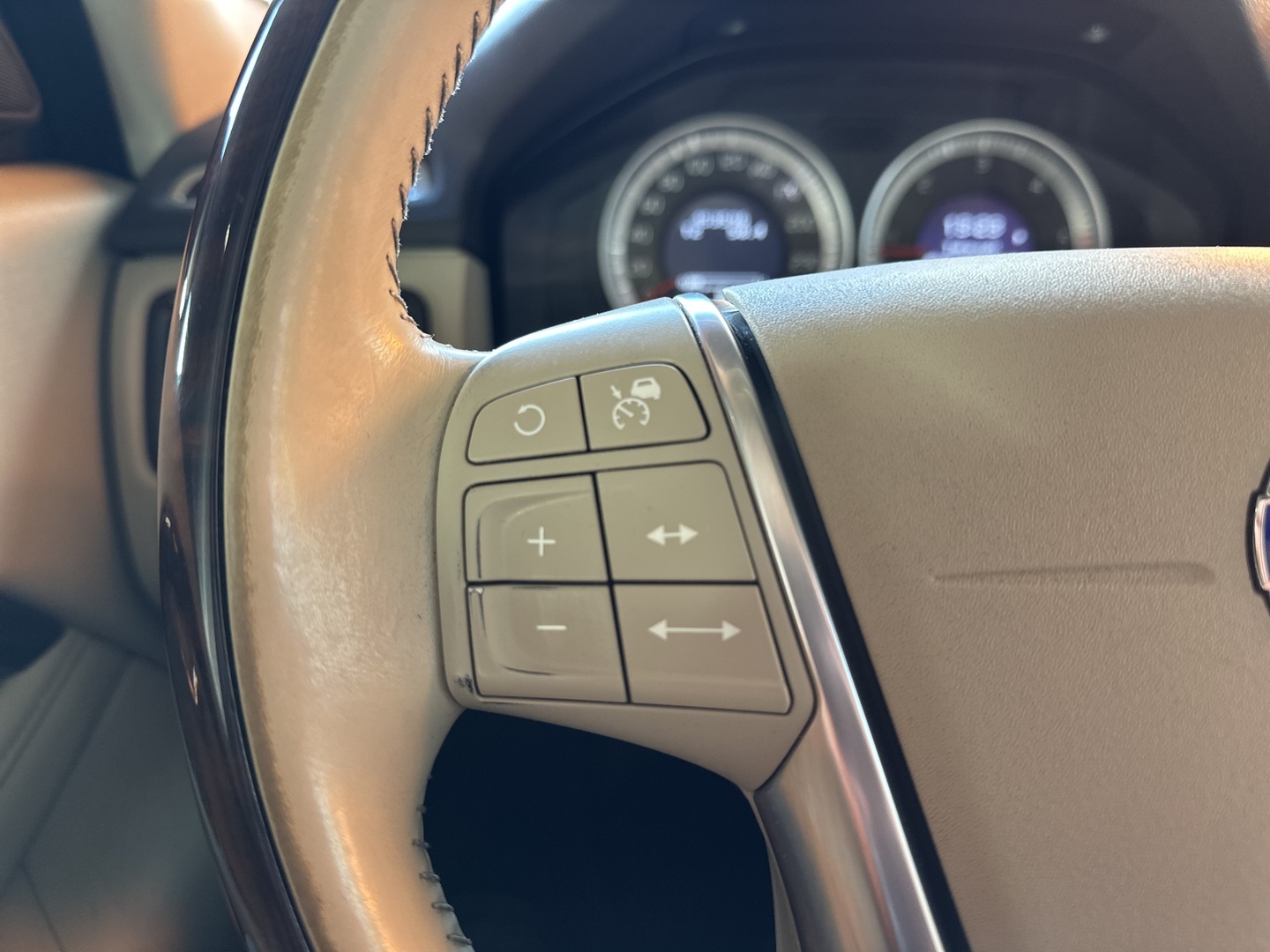 VOLVO XC70 2013