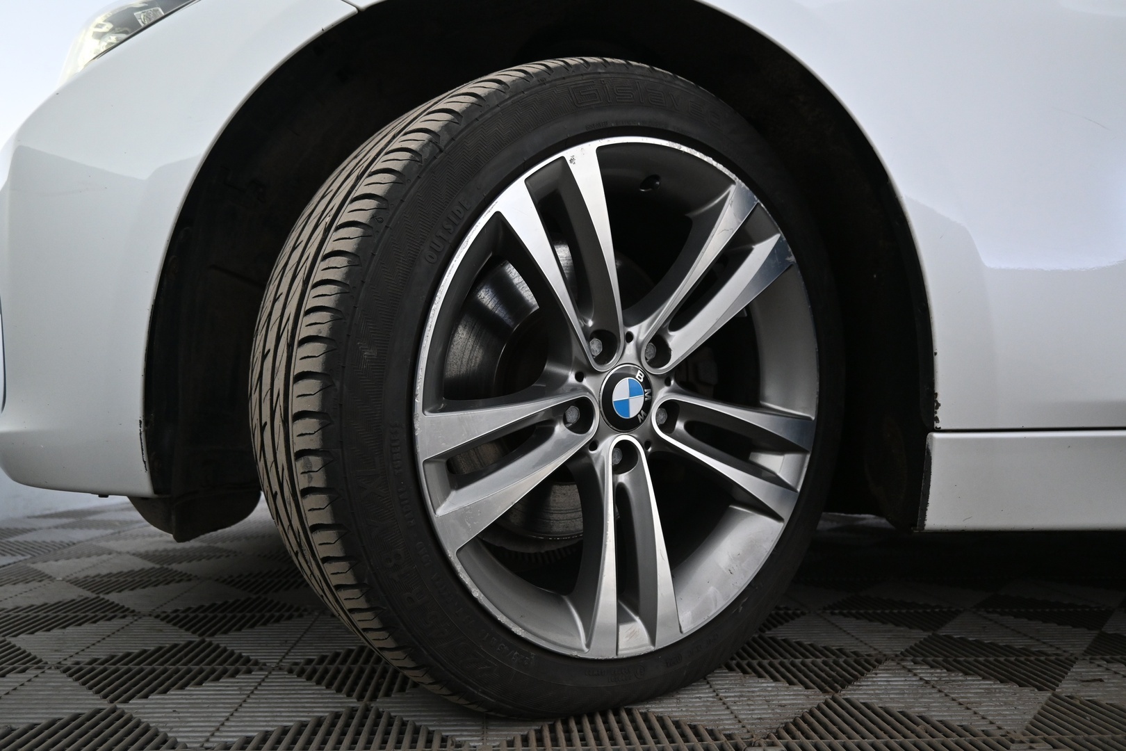 BMW 330 2014